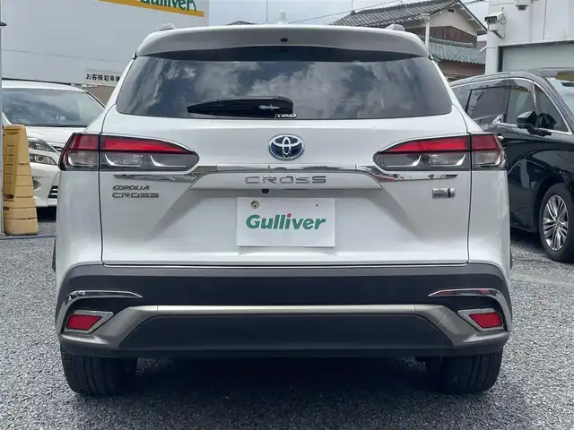 トヨタ カローラ クロス ハイブリッド Z 埼玉県 2022(令4)年 1.8万km プラチナホワイトパールマイカ ガラスルーフ/ハーフレザーシート/Ｄ席パワーシート/前席シートヒーター/純正メモリナビ＆フルセグナビ/（ＤＶＤ＆ＣＤ＆ＵＳＢ＆ＢＴ＆Ｍｉｒａｃａｓｔ）/全方位カメラ/ビルトインＥＴＣ２．０/前後ドライブレコーダー/ＬＴＡ/ＰＣＳ/ＢＳＭ/ＲＣＴＡ/ＰＫＳＢ/ＲＳＡ/レーダークルーズコントロール/ステアリングリモコン/革巻ステアリング/パワーバックドア/コーナーセンサー/ルーフレール/社外２０inアルミホイール/純正メッキガーニッシュ多数有/オートハイビーム/オートライト/ＬＥＤライト/ＬＥＤフォグランプ/ウィンカーミラー/オート電動格納ミラー/スマートキー/プッシュスタート/Ｗ＆サイド＆ニー＆カーテンエアバッグ/横滑り防止装置/ＡＢＳ/フロアマット/新車保証書/取扱説明書（車両＆ナビ）/スマートスペアキー有