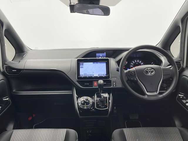 トヨタ ヴォクシー ZS 煌 長野県 2018(平30)年 7.7万km ホワイトパールクリスタルシャイン 純正SDナビ/Bluetooth/CD/フルセグTV/バックカメラ/ETC/純正前方ドライブレコーダー/横滑り防止装置/衝突被害軽減システム/レーンキープアシスト/両側パワスラ/純正16インチAW装着/フロント、サイド、リアモデリスタエアロ/純正フロアマット/ドアバイザー/フォグランプ/ウィンカーミラー/LEDヘッドライト/オートライト/オートマチックハイビーム/スマートキー/スペアキー1本/2列目サンシェード
