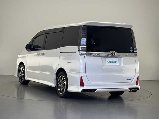 トヨタ ヴォクシー ZS 煌 長野県 2018(平30)年 7.7万km ホワイトパールクリスタルシャイン 純正SDナビ/Bluetooth/CD/フルセグTV/バックカメラ/ETC/純正前方ドライブレコーダー/横滑り防止装置/衝突被害軽減システム/レーンキープアシスト/両側パワスラ/純正16インチAW装着/フロント、サイド、リアモデリスタエアロ/純正フロアマット/ドアバイザー/フォグランプ/ウィンカーミラー/LEDヘッドライト/オートライト/オートマチックハイビーム/スマートキー/スペアキー1本/2列目サンシェード