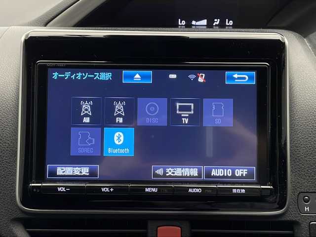 トヨタ ヴォクシー ZS 煌 長野県 2018(平30)年 7.7万km ホワイトパールクリスタルシャイン 純正SDナビ/Bluetooth/CD/フルセグTV/バックカメラ/ETC/純正前方ドライブレコーダー/横滑り防止装置/衝突被害軽減システム/レーンキープアシスト/両側パワスラ/純正16インチAW装着/フロント、サイド、リアモデリスタエアロ/純正フロアマット/ドアバイザー/フォグランプ/ウィンカーミラー/LEDヘッドライト/オートライト/オートマチックハイビーム/スマートキー/スペアキー1本/2列目サンシェード