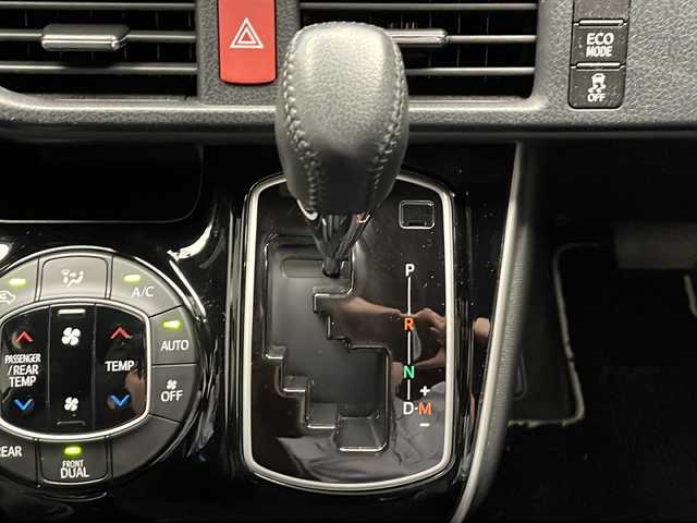 トヨタ ヴォクシー ZS 煌 長野県 2018(平30)年 7.7万km ホワイトパールクリスタルシャイン 純正SDナビ/Bluetooth/CD/フルセグTV/バックカメラ/ETC/純正前方ドライブレコーダー/横滑り防止装置/衝突被害軽減システム/レーンキープアシスト/両側パワスラ/純正16インチAW装着/フロント、サイド、リアモデリスタエアロ/純正フロアマット/ドアバイザー/フォグランプ/ウィンカーミラー/LEDヘッドライト/オートライト/オートマチックハイビーム/スマートキー/スペアキー1本/2列目サンシェード