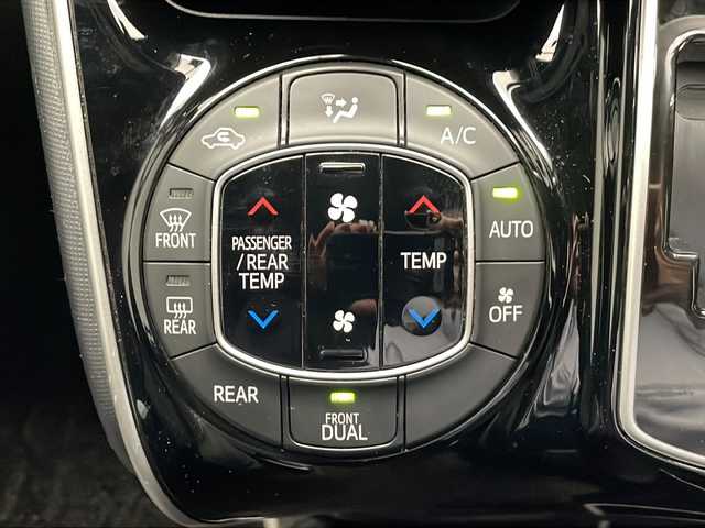 トヨタ ヴォクシー ZS 煌 長野県 2018(平30)年 7.7万km ホワイトパールクリスタルシャイン 純正SDナビ/Bluetooth/CD/フルセグTV/バックカメラ/ETC/純正前方ドライブレコーダー/横滑り防止装置/衝突被害軽減システム/レーンキープアシスト/両側パワスラ/純正16インチAW装着/フロント、サイド、リアモデリスタエアロ/純正フロアマット/ドアバイザー/フォグランプ/ウィンカーミラー/LEDヘッドライト/オートライト/オートマチックハイビーム/スマートキー/スペアキー1本/2列目サンシェード