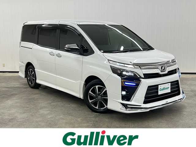 トヨタ ヴォクシー ZS 煌 長崎県 2018(平30)年 7.7万km ホワイトパールクリスタルシャイン 純正メモリナビ/（Bluetooth/CD/フルセグTV）/バックカメラ/ETC/純正前方ドライブレコーダー/横滑り防止装置/衝突被害軽減システム/レーンキープアシスト/両側パワスラ/純正16インチAW装着/モデリスタエアロ/純正フロアマット/ドアバイザー/フォグランプ/ウィンカーミラー/LEDヘッドライト/オートライト/オートマチックハイビーム/スマートキー/スペアキー1本/2列目サンシェード