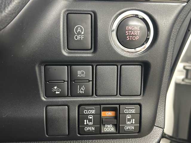 トヨタ ヴォクシー ZS 煌 長崎県 2018(平30)年 7.7万km ホワイトパールクリスタルシャイン 純正メモリナビ/（Bluetooth/CD/フルセグTV）/バックカメラ/ETC/純正前方ドライブレコーダー/横滑り防止装置/衝突被害軽減システム/レーンキープアシスト/両側パワスラ/純正16インチAW装着/モデリスタエアロ/純正フロアマット/ドアバイザー/フォグランプ/ウィンカーミラー/LEDヘッドライト/オートライト/オートマチックハイビーム/スマートキー/スペアキー1本/2列目サンシェード