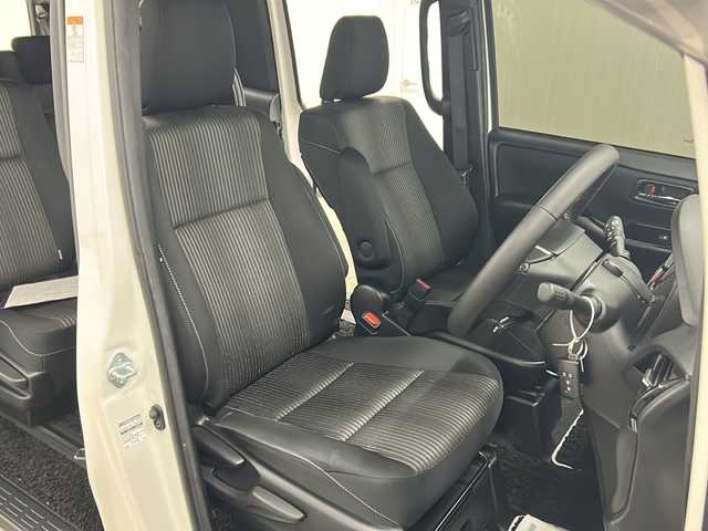 トヨタ ヴォクシー ZS 煌 長崎県 2018(平30)年 7.7万km ホワイトパールクリスタルシャイン 純正メモリナビ/（Bluetooth/CD/フルセグTV）/バックカメラ/ETC/純正前方ドライブレコーダー/横滑り防止装置/衝突被害軽減システム/レーンキープアシスト/両側パワスラ/純正16インチAW装着/モデリスタエアロ/純正フロアマット/ドアバイザー/フォグランプ/ウィンカーミラー/LEDヘッドライト/オートライト/オートマチックハイビーム/スマートキー/スペアキー1本/2列目サンシェード