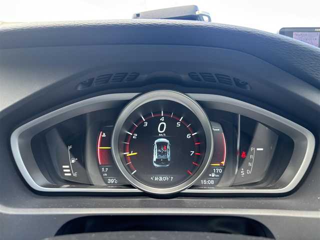 ボルボ Ｖ４０ T－5 Rデザイン 千葉県 2015(平27)年 7.3万km シルバー 純正ＨＤＤナビ/バックカメラ/黒革/ＥＴＣ/ＢＬＩＳ/前方ドライブレコーダー/パドルシフト/車線逸脱警報/障害物センサー/スマートキー/オートライト/フォグランプ/純正１８インチＡＷ/取扱説明書/保証書