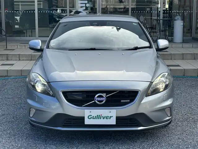 ボルボ Ｖ４０ T－5 Rデザイン 千葉県 2015(平27)年 7.3万km シルバー 純正ＨＤＤナビ/バックカメラ/黒革/ＥＴＣ/ＢＬＩＳ/前方ドライブレコーダー/パドルシフト/車線逸脱警報/障害物センサー/スマートキー/オートライト/フォグランプ/純正１８インチＡＷ/取扱説明書/保証書