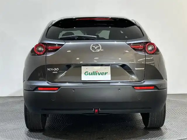 マツダ ＭＸ－３０ 愛媛県 2022(令4)年 3.5万km マシーングレープレミアムM ・ベーシックＰＫＧ＋モダンコンフィデンスパッケージ/・エクステリアＰＫＧ/・インテリアＰＫＧ（ホワイト内装）/・３６０°セーフティＰＫＧ/・ボーズサウンドシステム（ＡＵＤＩＯＰＩＬＯＴ２＋Ｃｅｎｔｅｒｐｏｉｎｔ２）＋１２スピーカー/・ユーティリティＰＫＧ/・セーフティＰＫＧ/・１０型ナビ/（フルセグＴＶ・ＢＴ・ＦＭ・ＡＭ・ＵＳＢ・ａｐｐｌｅｃａｒｐｌａｙ・ＨＤＭＩ）/・全方位カメラ　/・ＥＴＣ　/・前後ドラレコ　/・衝突軽減ブレーキ　/・レーンキープアシスト　/・レーダークルーズコントロール/・D席パワーシート/・DN席シートヒーター/・ステアリングヒーター/・BOSEプレミアムサウンド/・シートメモリー/・オートマチックハイビーム/・スペアキー