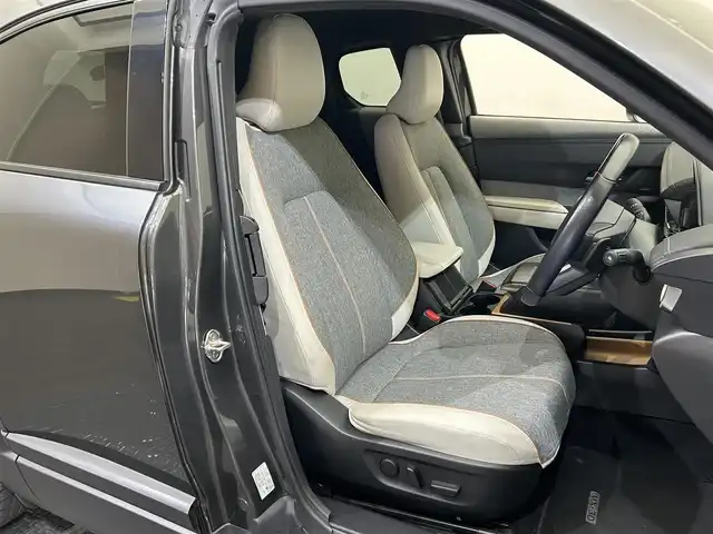 マツダ ＭＸ－３０ 愛媛県 2022(令4)年 3.5万km マシーングレープレミアムM ・ベーシックＰＫＧ＋モダンコンフィデンスパッケージ/・エクステリアＰＫＧ/・インテリアＰＫＧ（ホワイト内装）/・３６０°セーフティＰＫＧ/・ボーズサウンドシステム（ＡＵＤＩＯＰＩＬＯＴ２＋Ｃｅｎｔｅｒｐｏｉｎｔ２）＋１２スピーカー/・ユーティリティＰＫＧ/・セーフティＰＫＧ/・１０型ナビ/（フルセグＴＶ・ＢＴ・ＦＭ・ＡＭ・ＵＳＢ・ａｐｐｌｅｃａｒｐｌａｙ・ＨＤＭＩ）/・全方位カメラ　/・ＥＴＣ　/・前後ドラレコ　/・衝突軽減ブレーキ　/・レーンキープアシスト　/・レーダークルーズコントロール/・D席パワーシート/・DN席シートヒーター/・ステアリングヒーター/・BOSEプレミアムサウンド/・シートメモリー/・オートマチックハイビーム/・スペアキー