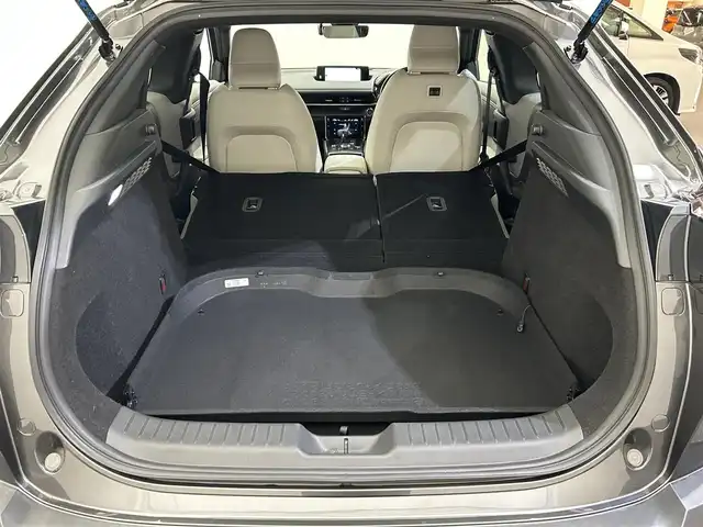マツダ ＭＸ－３０ 愛媛県 2022(令4)年 3.5万km マシーングレープレミアムM ・ベーシックＰＫＧ＋モダンコンフィデンスパッケージ/・エクステリアＰＫＧ/・インテリアＰＫＧ（ホワイト内装）/・３６０°セーフティＰＫＧ/・ボーズサウンドシステム（ＡＵＤＩＯＰＩＬＯＴ２＋Ｃｅｎｔｅｒｐｏｉｎｔ２）＋１２スピーカー/・ユーティリティＰＫＧ/・セーフティＰＫＧ/・１０型ナビ/（フルセグＴＶ・ＢＴ・ＦＭ・ＡＭ・ＵＳＢ・ａｐｐｌｅｃａｒｐｌａｙ・ＨＤＭＩ）/・全方位カメラ　/・ＥＴＣ　/・前後ドラレコ　/・衝突軽減ブレーキ　/・レーンキープアシスト　/・レーダークルーズコントロール/・D席パワーシート/・DN席シートヒーター/・ステアリングヒーター/・BOSEプレミアムサウンド/・シートメモリー/・オートマチックハイビーム/・スペアキー