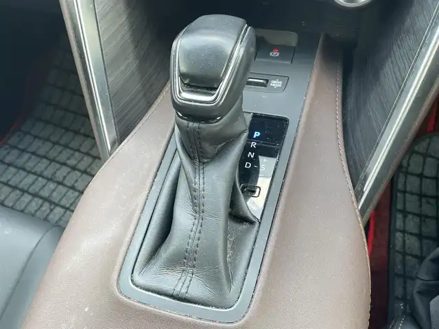 トヨタ ハリアー ハイブリッド G 滋賀県 2021(令3)年 3.5万km スティールブロンドM 純正８インチナビ/（AM/FM/CD/フルセグTV）/バックカメラ/ToyotaSafetySence/-衝突四避支援/-アダプティブクルーズコントロール/-レーントレーシングアシスト/-オートマチックハイビーム/パワーシート（D席）/デジタルインナーミラー/パワーバックドア/ステアリングリモコン/LEDライト/ビルトインETC/スマートキー
