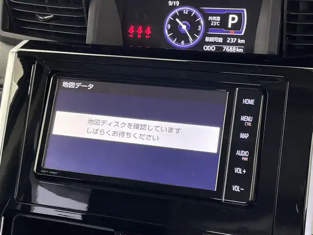 トヨタ ルーミー カスタムG 埼玉県 2019(令1)年 0.8万km ファインブルーマイカメタリック スマートアシスト　純正ナビ　バックカメラ　ビルトインＥＴＣ２．０　前後ドライブレコーダー　クルーズコントロール　両側パワースライドドア　純正アルミホイール　オートハイビーム　ＬＥＤヘッドライト　地デジ