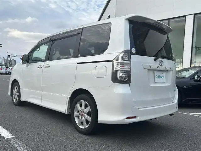 トヨタ ヴォクシー ZS 長崎県 2007(平19)年 7.8万km ホワイトパールクリスタルシャイン 純正SDナビ/ワンセグテレビ/バックカメラ/CD・DVD/フリップダウンモニター/片側パワスラ/純正アルミホイール/ETC