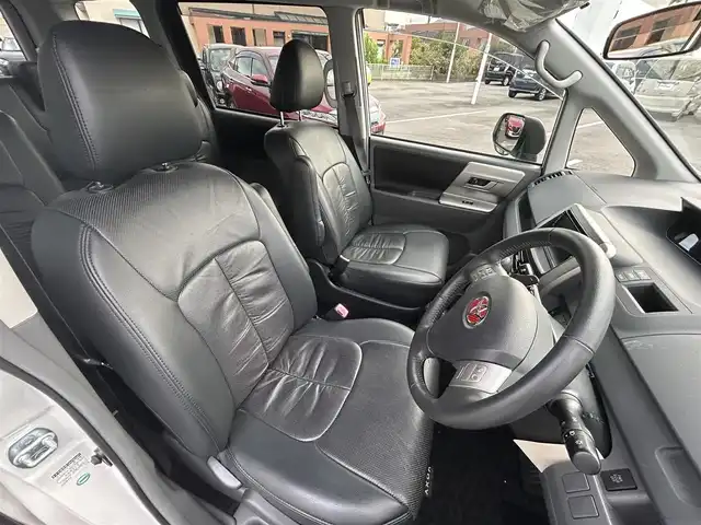 トヨタ ヴォクシー ZS 長崎県 2007(平19)年 7.8万km ホワイトパールクリスタルシャイン 純正SDナビ/ワンセグテレビ/バックカメラ/CD・DVD/フリップダウンモニター/片側パワスラ/純正アルミホイール/ETC