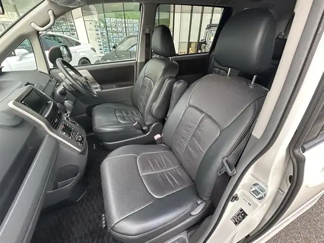 トヨタ ヴォクシー ZS 長崎県 2007(平19)年 7.8万km ホワイトパールクリスタルシャイン 純正SDナビ/ワンセグテレビ/バックカメラ/CD・DVD/フリップダウンモニター/片側パワスラ/純正アルミホイール/ETC