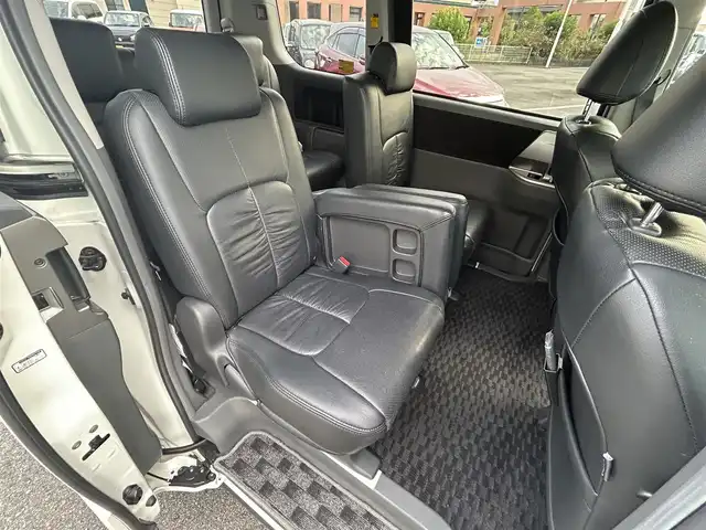 トヨタ ヴォクシー ZS 長崎県 2007(平19)年 7.8万km ホワイトパールクリスタルシャイン 純正SDナビ/ワンセグテレビ/バックカメラ/CD・DVD/フリップダウンモニター/片側パワスラ/純正アルミホイール/ETC