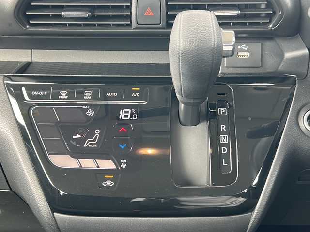 日産 ルークス ハイウェイスター X 三重県 2020(令2)年 4万km チタニウムグレーM/シルキーホワイト 純正ナビ /全周囲カメラ /両側パワースライドドア /ビルトインETC /前方ドライブレコーダー /エマージェンシーブレーキ /レーンキープアシスト /USB給電ポート/LEDヘッドライト /オートライト /純正フロアマット /電動格納ミラー/禁煙車