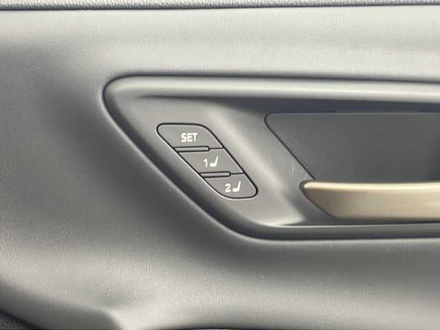 トヨタ クラウン スポーツ Z 愛知県 2023(令5)年 1.3万km プレシャスホワイトパール /禁煙車//ワンオーナー//純正12.3型ナビ//フルセグTV・Bluetooth・USB・AppleCarPlay・AndroidAuto//パノラミックビューモニター//トヨタチームメイト//アドバンスドパーク//パノラマルーフ//デジタルインナーミラー//ヘッドアップディスプレイ(HUD)//パワーバックドア//純正21インチアルミホイール//AC100V電源//ワイヤレス充電//トヨタセーフティセンス//プリクラッシュセーフティ//レーンディパーチャーアラート//ブラインドスポットモニター//プロアクティブドライビングアシスト//リヤクロストラフィックアラート//パーキングサポートブレーキ//ロードサインアシスト//オートマチックハイビーム//リヤカメラディテクション//安心降車アシスト//周辺車両接近時サポート//アダプティブクルーズコントロール(ACC)//クリアランスソナー//LEDヘッドライト//オートライト//レザーシート//前席パワーシート//前席シートベンチレーション&シートヒーター//フロアマット//電子パーキングブレーキ//革巻きステアリング//ステアリングヒーター//スペアキー1本//新車保証書・取扱説明書