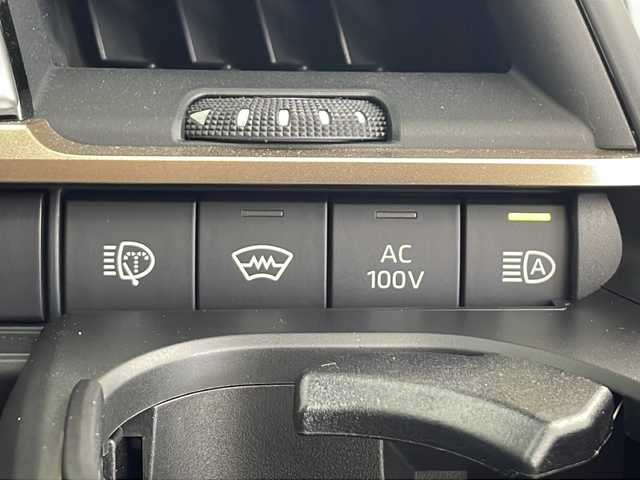 トヨタ クラウン スポーツ Z 愛知県 2023(令5)年 1.3万km プレシャスホワイトパール /禁煙車//ワンオーナー//純正12.3型ナビ//フルセグTV・Bluetooth・USB・AppleCarPlay・AndroidAuto//パノラミックビューモニター//トヨタチームメイト//アドバンスドパーク//パノラマルーフ//デジタルインナーミラー//ヘッドアップディスプレイ(HUD)//パワーバックドア//純正21インチアルミホイール//AC100V電源//ワイヤレス充電//トヨタセーフティセンス//プリクラッシュセーフティ//レーンディパーチャーアラート//ブラインドスポットモニター//プロアクティブドライビングアシスト//リヤクロストラフィックアラート//パーキングサポートブレーキ//ロードサインアシスト//オートマチックハイビーム//リヤカメラディテクション//安心降車アシスト//周辺車両接近時サポート//アダプティブクルーズコントロール(ACC)//クリアランスソナー//LEDヘッドライト//オートライト//レザーシート//前席パワーシート//前席シートベンチレーション&シートヒーター//フロアマット//電子パーキングブレーキ//革巻きステアリング//ステアリングヒーター//スペアキー1本//新車保証書・取扱説明書