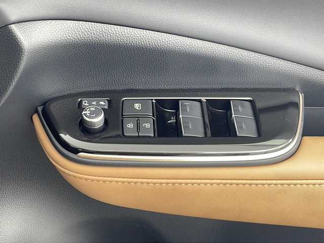 トヨタ クラウン スポーツ Z 愛知県 2023(令5)年 1.3万km プレシャスホワイトパール /禁煙車//ワンオーナー//純正12.3型ナビ//フルセグTV・Bluetooth・USB・AppleCarPlay・AndroidAuto//パノラミックビューモニター//トヨタチームメイト//アドバンスドパーク//パノラマルーフ//デジタルインナーミラー//ヘッドアップディスプレイ(HUD)//パワーバックドア//純正21インチアルミホイール//AC100V電源//ワイヤレス充電//トヨタセーフティセンス//プリクラッシュセーフティ//レーンディパーチャーアラート//ブラインドスポットモニター//プロアクティブドライビングアシスト//リヤクロストラフィックアラート//パーキングサポートブレーキ//ロードサインアシスト//オートマチックハイビーム//リヤカメラディテクション//安心降車アシスト//周辺車両接近時サポート//アダプティブクルーズコントロール(ACC)//クリアランスソナー//LEDヘッドライト//オートライト//レザーシート//前席パワーシート//前席シートベンチレーション&シートヒーター//フロアマット//電子パーキングブレーキ//革巻きステアリング//ステアリングヒーター//スペアキー1本//新車保証書・取扱説明書