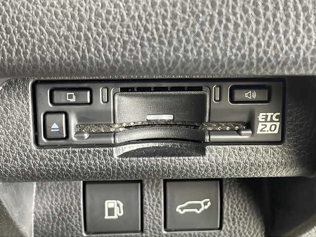 トヨタ クラウン スポーツ Z 愛知県 2023(令5)年 1.3万km プレシャスホワイトパール /禁煙車//ワンオーナー//純正12.3型ナビ//フルセグTV・Bluetooth・USB・AppleCarPlay・AndroidAuto//パノラミックビューモニター//トヨタチームメイト//アドバンスドパーク//パノラマルーフ//デジタルインナーミラー//ヘッドアップディスプレイ(HUD)//パワーバックドア//純正21インチアルミホイール//AC100V電源//ワイヤレス充電//トヨタセーフティセンス//プリクラッシュセーフティ//レーンディパーチャーアラート//ブラインドスポットモニター//プロアクティブドライビングアシスト//リヤクロストラフィックアラート//パーキングサポートブレーキ//ロードサインアシスト//オートマチックハイビーム//リヤカメラディテクション//安心降車アシスト//周辺車両接近時サポート//アダプティブクルーズコントロール(ACC)//クリアランスソナー//LEDヘッドライト//オートライト//レザーシート//前席パワーシート//前席シートベンチレーション&シートヒーター//フロアマット//電子パーキングブレーキ//革巻きステアリング//ステアリングヒーター//スペアキー1本//新車保証書・取扱説明書