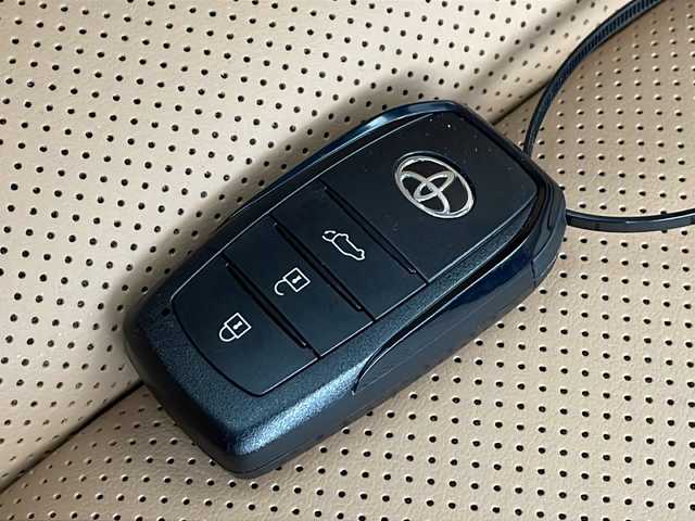 トヨタ クラウン スポーツ Z 愛知県 2023(令5)年 1.3万km プレシャスホワイトパール /禁煙車//ワンオーナー//純正12.3型ナビ//フルセグTV・Bluetooth・USB・AppleCarPlay・AndroidAuto//パノラミックビューモニター//トヨタチームメイト//アドバンスドパーク//パノラマルーフ//デジタルインナーミラー//ヘッドアップディスプレイ(HUD)//パワーバックドア//純正21インチアルミホイール//AC100V電源//ワイヤレス充電//トヨタセーフティセンス//プリクラッシュセーフティ//レーンディパーチャーアラート//ブラインドスポットモニター//プロアクティブドライビングアシスト//リヤクロストラフィックアラート//パーキングサポートブレーキ//ロードサインアシスト//オートマチックハイビーム//リヤカメラディテクション//安心降車アシスト//周辺車両接近時サポート//アダプティブクルーズコントロール(ACC)//クリアランスソナー//LEDヘッドライト//オートライト//レザーシート//前席パワーシート//前席シートベンチレーション&シートヒーター//フロアマット//電子パーキングブレーキ//革巻きステアリング//ステアリングヒーター//スペアキー1本//新車保証書・取扱説明書