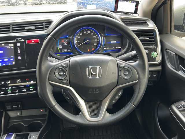 ホンダ グレイス ハイブリッド LX 鳥取県 2015(平27)年 4.2万km ティンテッドシルバーM スマートキーx2個/シティブレーキサポート/オートフェンダーポール/ドライブレコーダー/GPSレーダー/メーカーインターナビ/フルセグ・Bluetooth/HDMI/USB/バックカメラ/TVキャンセラー/前席シートヒーター/オートエアコン/オートライト/LEDヘッドライト/リアスポイラー/ビルトインETC/保証書・取説