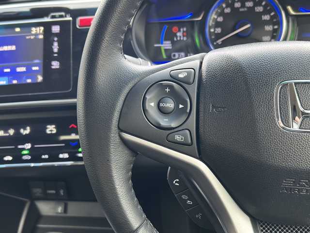 ホンダ グレイス ハイブリッド LX 鳥取県 2015(平27)年 4.2万km ティンテッドシルバーM スマートキーx2個/シティブレーキサポート/オートフェンダーポール/ドライブレコーダー/GPSレーダー/メーカーインターナビ/フルセグ・Bluetooth/HDMI/USB/バックカメラ/TVキャンセラー/前席シートヒーター/オートエアコン/オートライト/LEDヘッドライト/リアスポイラー/ビルトインETC/保証書・取説