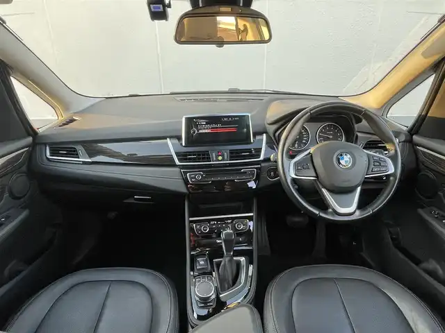ＢＭＷ ２１８ｉ グランツアラー ラグジュアリー 東京都 2017(平29)年 4.2万km アルピンホワイトⅢ インテリジェントセーフティ/クルーズコントロール/シートヒーター/トラクションコントロール/前後ドライブレコーダー/走行モード切り替え/電動トランクゲート/ウッドインテリアパネル/フルレザー内装/純正ナビ/純正オーディオ/電動格納式ドアミラー/Bluetooth接続/レーンキープアシスト/パワーシート(メモリー付き)/純正17インチアルミホイール/ラグジュアリーエンブレム/歩行者警告機能/衝突被害軽減ブレーキ