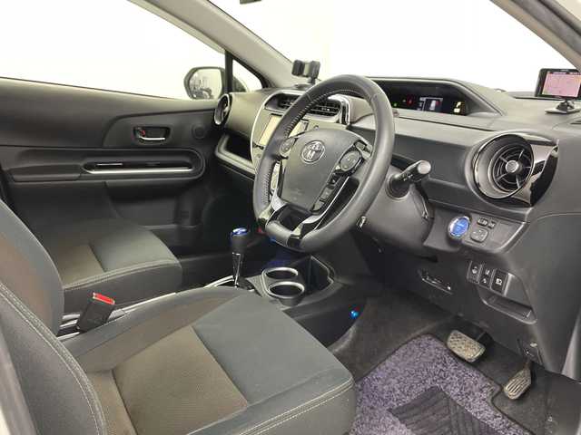 トヨタ アクア G 道央・札幌 2020(令2)年 6.8万km ホワイトパールクリスタルシャイン ・寒冷地仕様/モデリスタエアロ/・純正SDナビ　フルセグ/BT/SD/DVD/SD/・バックカメラ/・クルーズコントロール/・前後コーナーセンサー/クリアランスソナー/・トヨタセーフティセンス/・プリクラッシュセーフティ/・レーンキープアシスト/・前後ドライブレコーダー/・積込夏タイヤ純正モデリスタAWセット/・純正フロアマット/・ドアバイザー/・ETC/・電動格納ミラー/ウィンカーミラー/・LEDオートライト/オートマチックハイビーム