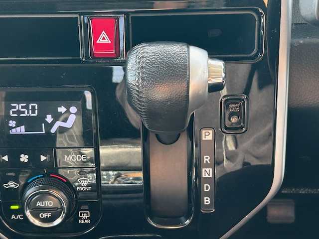 トヨタ ルーミー カスタムG－T 宮城県 2017(平29)年 7.7万km ブラックマイカメタリック/ブリリアントカッパークリスタルマイカ 2トーン 登録時走行距離76971km/純正SDナビ/フルセグTV/Bluetooth/CD/DVD/FM/AM/HDMI/後席モニター/15インチアルミ付きスタッドレスタイヤ/クルーズコントロール/両側パワースライド/ドライブレコーダー/シートヒーター/バックカメラ/オートライト/アイドリングストップ/横滑り防止装置/ステアリングリモコン/センターコンソール/プッシュスタート/スマートキー/LEDライト/ETC/コーナーセンサー/電動格納ミラー/ドアバイザ/純正アルミホイール