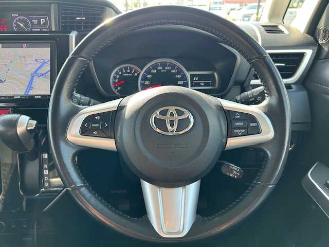 トヨタ ルーミー カスタムG－T 宮城県 2017(平29)年 7.7万km ブラックマイカメタリック/ブリリアントカッパークリスタルマイカ 2トーン 登録時走行距離76971km/純正SDナビ/フルセグTV/Bluetooth/CD/DVD/FM/AM/HDMI/後席モニター/15インチアルミ付きスタッドレスタイヤ/クルーズコントロール/両側パワースライド/ドライブレコーダー/シートヒーター/バックカメラ/オートライト/アイドリングストップ/横滑り防止装置/ステアリングリモコン/センターコンソール/プッシュスタート/スマートキー/LEDライト/ETC/コーナーセンサー/電動格納ミラー/ドアバイザ/純正アルミホイール