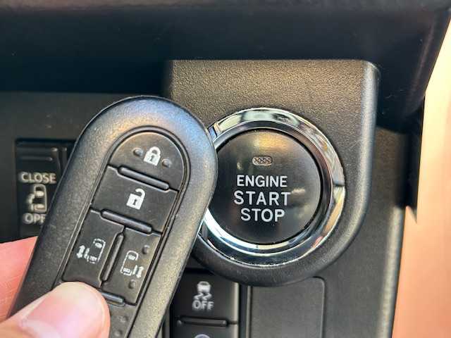 トヨタ ルーミー カスタムG－T 宮城県 2017(平29)年 7.7万km ブラックマイカメタリック/ブリリアントカッパークリスタルマイカ 2トーン 登録時走行距離76971km/純正SDナビ/フルセグTV/Bluetooth/CD/DVD/FM/AM/HDMI/後席モニター/15インチアルミ付きスタッドレスタイヤ/クルーズコントロール/両側パワースライド/ドライブレコーダー/シートヒーター/バックカメラ/オートライト/アイドリングストップ/横滑り防止装置/ステアリングリモコン/センターコンソール/プッシュスタート/スマートキー/LEDライト/ETC/コーナーセンサー/電動格納ミラー/ドアバイザ/純正アルミホイール