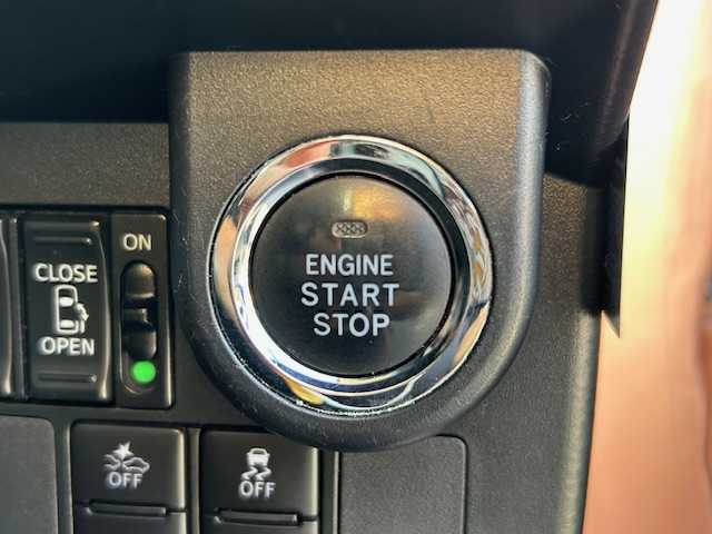 トヨタ ルーミー カスタムG－T 宮城県 2017(平29)年 7.7万km ブラックマイカメタリック/ブリリアントカッパークリスタルマイカ 2トーン 登録時走行距離76971km/純正SDナビ/フルセグTV/Bluetooth/CD/DVD/FM/AM/HDMI/後席モニター/15インチアルミ付きスタッドレスタイヤ/クルーズコントロール/両側パワースライド/ドライブレコーダー/シートヒーター/バックカメラ/オートライト/アイドリングストップ/横滑り防止装置/ステアリングリモコン/センターコンソール/プッシュスタート/スマートキー/LEDライト/ETC/コーナーセンサー/電動格納ミラー/ドアバイザ/純正アルミホイール