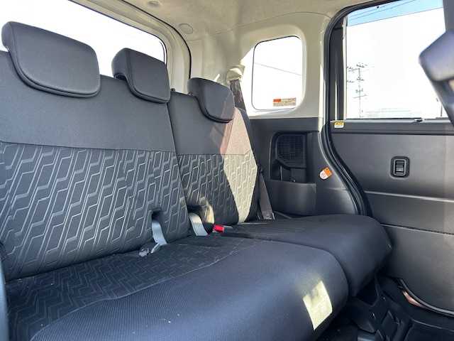 トヨタ ルーミー カスタムG－T 宮城県 2017(平29)年 7.7万km ブラックマイカメタリック/ブリリアントカッパークリスタルマイカ 2トーン 登録時走行距離76971km/純正SDナビ/フルセグTV/Bluetooth/CD/DVD/FM/AM/HDMI/後席モニター/15インチアルミ付きスタッドレスタイヤ/クルーズコントロール/両側パワースライド/ドライブレコーダー/シートヒーター/バックカメラ/オートライト/アイドリングストップ/横滑り防止装置/ステアリングリモコン/センターコンソール/プッシュスタート/スマートキー/LEDライト/ETC/コーナーセンサー/電動格納ミラー/ドアバイザ/純正アルミホイール