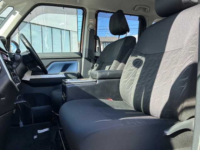 トヨタ ルーミー カスタムG－T 宮城県 2017(平29)年 7.7万km ブラックマイカメタリック/ブリリアントカッパークリスタルマイカ 2トーン 登録時走行距離76971km/純正SDナビ/フルセグTV/Bluetooth/CD/DVD/FM/AM/HDMI/後席モニター/15インチアルミ付きスタッドレスタイヤ/クルーズコントロール/両側パワースライド/ドライブレコーダー/シートヒーター/バックカメラ/オートライト/アイドリングストップ/横滑り防止装置/ステアリングリモコン/センターコンソール/プッシュスタート/スマートキー/LEDライト/ETC/コーナーセンサー/電動格納ミラー/ドアバイザ/純正アルミホイール