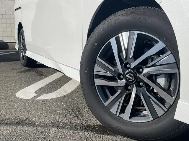 日産 セレナ e－パワー ハイウェイスター V 福岡県 2025(令7)年 0.5万km プリズムホワイト 純正12.3型ディスプレイナビ(フルセグTV/BT)/アラウンドビューモニター/フリップダウン後席モニター/プロパイロット/エマージェンシーブレーキ/コーナーセンサー/BSM/両側パワスラ/前後ドラレコ/ETC2.0/デジタルインナーミラー/USBポート/純正LEDヘッドライト/純正16インチアルミホイール/スマートキー/プッシュスタート