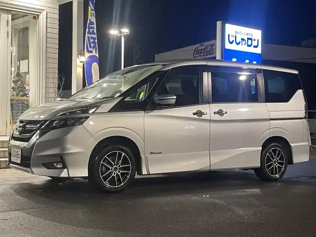 日産 セレナ ハイウェイスター Vセレクション 秋田県 2018(平30)年 12.9万km ブリリアントシルバー (株)IDOMが運営する【じしゃロン秋田店】の自社ローン対象車両になります。こちらは現金ご利用時の価格です。自社ローンご希望の方は別途その旨お申付け下さい。/セーフティパックA/SRSカーテンエアバッグシステム&サイドエアバッグシステム〈前席〉/踏み間違い衝突防止アシスト/インテリジェントパーキングアシスト（駐車支援システム）/標識検知機能（進入禁止標識検知、最高速度標識検知、一時停止標識検知）/インテリジェントアラウンドビューモニター（移動物検知機能付）/インテリジェントDA（ふらつき警報）/フロント&バックソナー/ヒーター付ドアミラー/ステアリングスイッチ（アドバンスドドライブアシストディスプレイ設定、クルーズコントロール、オーディオ）/社外SDナビ【CD/DVD/SD/Bluetooth/USB/iPod】/フルセグTV/後席モニター/両側パワースライドドア/ハンズフリーオートスライドドア/クルーズコントロール/ETC/LEDヘッドライト