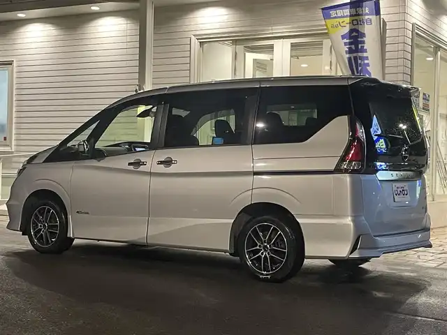 日産 セレナ ハイウェイスター Vセレクション 秋田県 2018(平30)年 12.9万km ブリリアントシルバー (株)IDOMが運営する【じしゃロン秋田店】の自社ローン対象車両になります。こちらは現金ご利用時の価格です。自社ローンご希望の方は別途その旨お申付け下さい。/セーフティパックA/SRSカーテンエアバッグシステム&サイドエアバッグシステム〈前席〉/踏み間違い衝突防止アシスト/インテリジェントパーキングアシスト（駐車支援システム）/標識検知機能（進入禁止標識検知、最高速度標識検知、一時停止標識検知）/インテリジェントアラウンドビューモニター（移動物検知機能付）/インテリジェントDA（ふらつき警報）/フロント&バックソナー/ヒーター付ドアミラー/ステアリングスイッチ（アドバンスドドライブアシストディスプレイ設定、クルーズコントロール、オーディオ）/社外SDナビ【CD/DVD/SD/Bluetooth/USB/iPod】/フルセグTV/後席モニター/両側パワースライドドア/ハンズフリーオートスライドドア/クルーズコントロール/ETC/LEDヘッドライト