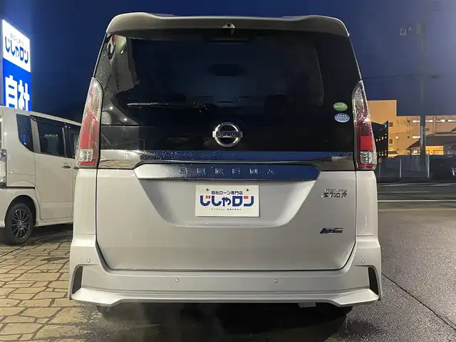 日産 セレナ ハイウェイスター Vセレクション 秋田県 2018(平30)年 12.9万km ブリリアントシルバー (株)IDOMが運営する【じしゃロン秋田店】の自社ローン対象車両になります。こちらは現金ご利用時の価格です。自社ローンご希望の方は別途その旨お申付け下さい。/セーフティパックA/SRSカーテンエアバッグシステム&サイドエアバッグシステム〈前席〉/踏み間違い衝突防止アシスト/インテリジェントパーキングアシスト（駐車支援システム）/標識検知機能（進入禁止標識検知、最高速度標識検知、一時停止標識検知）/インテリジェントアラウンドビューモニター（移動物検知機能付）/インテリジェントDA（ふらつき警報）/フロント&バックソナー/ヒーター付ドアミラー/ステアリングスイッチ（アドバンスドドライブアシストディスプレイ設定、クルーズコントロール、オーディオ）/社外SDナビ【CD/DVD/SD/Bluetooth/USB/iPod】/フルセグTV/後席モニター/両側パワースライドドア/ハンズフリーオートスライドドア/クルーズコントロール/ETC/LEDヘッドライト