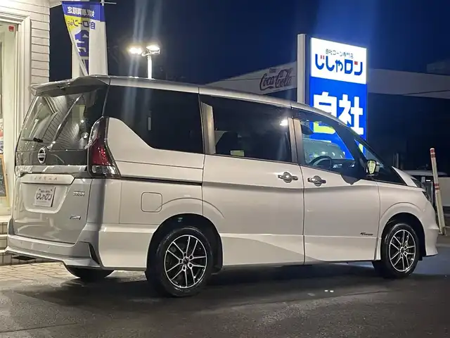 日産 セレナ ハイウェイスター Vセレクション 秋田県 2018(平30)年 12.9万km ブリリアントシルバー (株)IDOMが運営する【じしゃロン秋田店】の自社ローン対象車両になります。こちらは現金ご利用時の価格です。自社ローンご希望の方は別途その旨お申付け下さい。/セーフティパックA/SRSカーテンエアバッグシステム&サイドエアバッグシステム〈前席〉/踏み間違い衝突防止アシスト/インテリジェントパーキングアシスト（駐車支援システム）/標識検知機能（進入禁止標識検知、最高速度標識検知、一時停止標識検知）/インテリジェントアラウンドビューモニター（移動物検知機能付）/インテリジェントDA（ふらつき警報）/フロント&バックソナー/ヒーター付ドアミラー/ステアリングスイッチ（アドバンスドドライブアシストディスプレイ設定、クルーズコントロール、オーディオ）/社外SDナビ【CD/DVD/SD/Bluetooth/USB/iPod】/フルセグTV/後席モニター/両側パワースライドドア/ハンズフリーオートスライドドア/クルーズコントロール/ETC/LEDヘッドライト