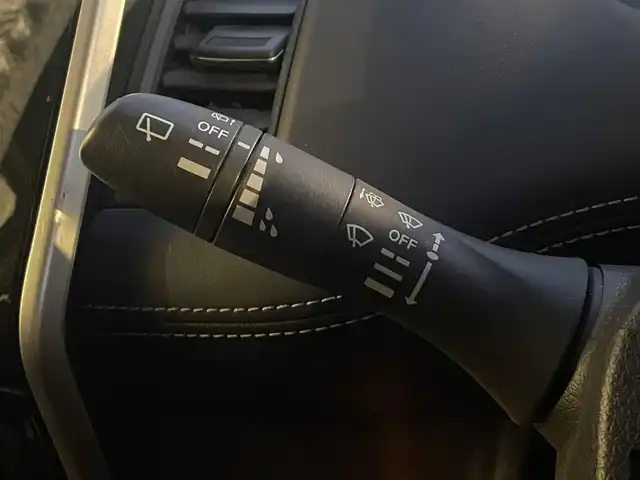 日産 セレナ ハイウェイスター Vセレクション 秋田県 2018(平30)年 12.9万km ブリリアントシルバー (株)IDOMが運営する【じしゃロン秋田店】の自社ローン対象車両になります。こちらは現金ご利用時の価格です。自社ローンご希望の方は別途その旨お申付け下さい。/セーフティパックA/SRSカーテンエアバッグシステム&サイドエアバッグシステム〈前席〉/踏み間違い衝突防止アシスト/インテリジェントパーキングアシスト（駐車支援システム）/標識検知機能（進入禁止標識検知、最高速度標識検知、一時停止標識検知）/インテリジェントアラウンドビューモニター（移動物検知機能付）/インテリジェントDA（ふらつき警報）/フロント&バックソナー/ヒーター付ドアミラー/ステアリングスイッチ（アドバンスドドライブアシストディスプレイ設定、クルーズコントロール、オーディオ）/社外SDナビ【CD/DVD/SD/Bluetooth/USB/iPod】/フルセグTV/後席モニター/両側パワースライドドア/ハンズフリーオートスライドドア/クルーズコントロール/ETC/LEDヘッドライト