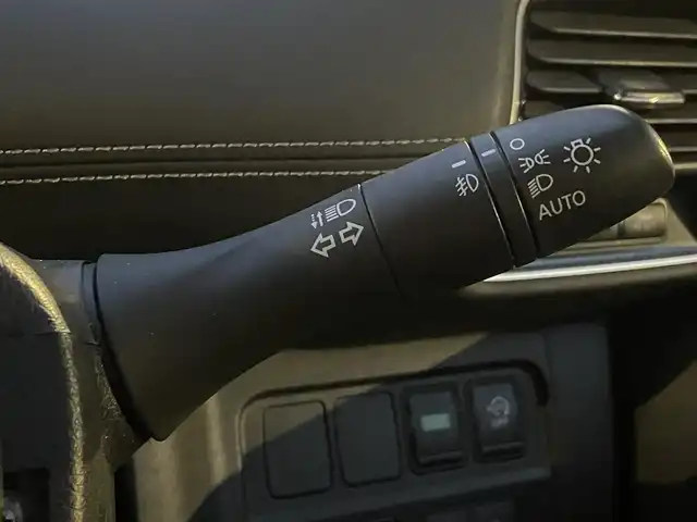 日産 セレナ ハイウェイスター Vセレクション 秋田県 2018(平30)年 12.9万km ブリリアントシルバー (株)IDOMが運営する【じしゃロン秋田店】の自社ローン対象車両になります。こちらは現金ご利用時の価格です。自社ローンご希望の方は別途その旨お申付け下さい。/セーフティパックA/SRSカーテンエアバッグシステム&サイドエアバッグシステム〈前席〉/踏み間違い衝突防止アシスト/インテリジェントパーキングアシスト（駐車支援システム）/標識検知機能（進入禁止標識検知、最高速度標識検知、一時停止標識検知）/インテリジェントアラウンドビューモニター（移動物検知機能付）/インテリジェントDA（ふらつき警報）/フロント&バックソナー/ヒーター付ドアミラー/ステアリングスイッチ（アドバンスドドライブアシストディスプレイ設定、クルーズコントロール、オーディオ）/社外SDナビ【CD/DVD/SD/Bluetooth/USB/iPod】/フルセグTV/後席モニター/両側パワースライドドア/ハンズフリーオートスライドドア/クルーズコントロール/ETC/LEDヘッドライト