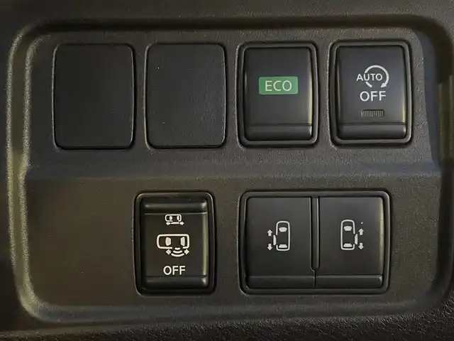 日産 セレナ ハイウェイスター Vセレクション 秋田県 2018(平30)年 12.9万km ブリリアントシルバー (株)IDOMが運営する【じしゃロン秋田店】の自社ローン対象車両になります。こちらは現金ご利用時の価格です。自社ローンご希望の方は別途その旨お申付け下さい。/セーフティパックA/SRSカーテンエアバッグシステム&サイドエアバッグシステム〈前席〉/踏み間違い衝突防止アシスト/インテリジェントパーキングアシスト（駐車支援システム）/標識検知機能（進入禁止標識検知、最高速度標識検知、一時停止標識検知）/インテリジェントアラウンドビューモニター（移動物検知機能付）/インテリジェントDA（ふらつき警報）/フロント&バックソナー/ヒーター付ドアミラー/ステアリングスイッチ（アドバンスドドライブアシストディスプレイ設定、クルーズコントロール、オーディオ）/社外SDナビ【CD/DVD/SD/Bluetooth/USB/iPod】/フルセグTV/後席モニター/両側パワースライドドア/ハンズフリーオートスライドドア/クルーズコントロール/ETC/LEDヘッドライト