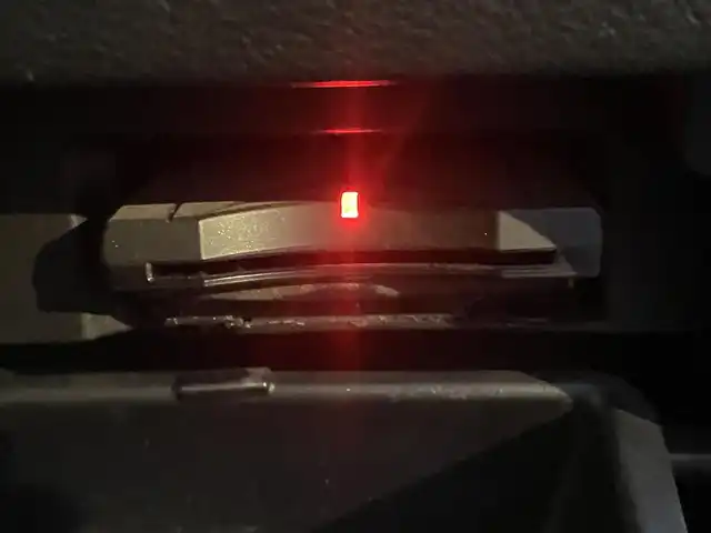 日産 セレナ ハイウェイスター Vセレクション 秋田県 2018(平30)年 12.9万km ブリリアントシルバー (株)IDOMが運営する【じしゃロン秋田店】の自社ローン対象車両になります。こちらは現金ご利用時の価格です。自社ローンご希望の方は別途その旨お申付け下さい。/セーフティパックA/SRSカーテンエアバッグシステム&サイドエアバッグシステム〈前席〉/踏み間違い衝突防止アシスト/インテリジェントパーキングアシスト（駐車支援システム）/標識検知機能（進入禁止標識検知、最高速度標識検知、一時停止標識検知）/インテリジェントアラウンドビューモニター（移動物検知機能付）/インテリジェントDA（ふらつき警報）/フロント&バックソナー/ヒーター付ドアミラー/ステアリングスイッチ（アドバンスドドライブアシストディスプレイ設定、クルーズコントロール、オーディオ）/社外SDナビ【CD/DVD/SD/Bluetooth/USB/iPod】/フルセグTV/後席モニター/両側パワースライドドア/ハンズフリーオートスライドドア/クルーズコントロール/ETC/LEDヘッドライト