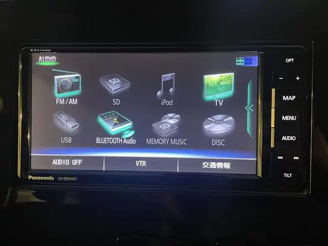 日産 セレナ ハイウェイスター Vセレクション 秋田県 2018(平30)年 12.9万km ブリリアントシルバー (株)IDOMが運営する【じしゃロン秋田店】の自社ローン対象車両になります。こちらは現金ご利用時の価格です。自社ローンご希望の方は別途その旨お申付け下さい。/セーフティパックA/SRSカーテンエアバッグシステム&サイドエアバッグシステム〈前席〉/踏み間違い衝突防止アシスト/インテリジェントパーキングアシスト（駐車支援システム）/標識検知機能（進入禁止標識検知、最高速度標識検知、一時停止標識検知）/インテリジェントアラウンドビューモニター（移動物検知機能付）/インテリジェントDA（ふらつき警報）/フロント&バックソナー/ヒーター付ドアミラー/ステアリングスイッチ（アドバンスドドライブアシストディスプレイ設定、クルーズコントロール、オーディオ）/社外SDナビ【CD/DVD/SD/Bluetooth/USB/iPod】/フルセグTV/後席モニター/両側パワースライドドア/ハンズフリーオートスライドドア/クルーズコントロール/ETC/LEDヘッドライト