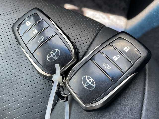 トヨタ ランドクルーザー ZX 長野県 2019(令1)年 4.2万km ブラック 4WD/モデリスタエアロ/サンルーフ/ブラックレザーシート/純正メーカーナビフルセグTV/純正リアエンターテイメント/全周囲カメラ/純正ビルトインETC2.0/前方ドライブレコーダー/追従型クルーズコントロ―ル/前後コーナーセンサー/純正20インチAW夏タイヤ/パワーバックドア/衝突被害軽減システム/3列シート/前席パワーシート/前席シートヒーター/純正フロアマット/純正LEDヘッドライト/オートライト/オートマチックハイビーム/ABS/横滑り防止機能/盗難防止装置/スペアキー/保証書/取扱説明書