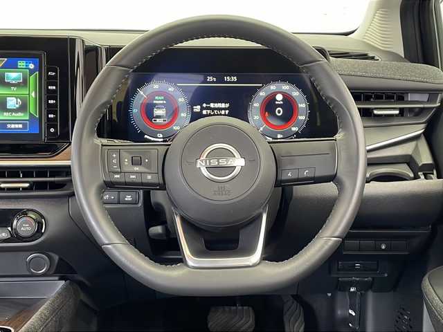 日産 オーラ G 栃木県 2021(令3)年 1.2万km 黒 純正ナビ/(CD/DVD/フルセグTV/Bluetooth/MSV/SD/USB)/全方位カメラ/360°セーフティーアシスト/・インテリジェントエマージェンシーブレーキ/・ふらつき警報/・標識検知機能/・アラウンドビューモニター/ビルトインETC/ハーフレザーシート/禁煙車/デジタルインナーミラー/オートライト/LEDヘッドライト/横滑り防止装置/フォグランプ/スマートキー/プッシュスタート/ステアリングスイッチ/革巻きステアリング/ウィンカーミラー/電動格納ミラー/純正17インチアルミホイール/純正フロアマット