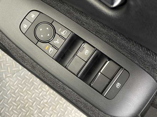 日産 オーラ G 栃木県 2021(令3)年 1.2万km 黒 純正ナビ/(CD/DVD/フルセグTV/Bluetooth/MSV/SD/USB)/全方位カメラ/360°セーフティーアシスト/・インテリジェントエマージェンシーブレーキ/・ふらつき警報/・標識検知機能/・アラウンドビューモニター/ビルトインETC/ハーフレザーシート/禁煙車/デジタルインナーミラー/オートライト/LEDヘッドライト/横滑り防止装置/フォグランプ/スマートキー/プッシュスタート/ステアリングスイッチ/革巻きステアリング/ウィンカーミラー/電動格納ミラー/純正17インチアルミホイール/純正フロアマット