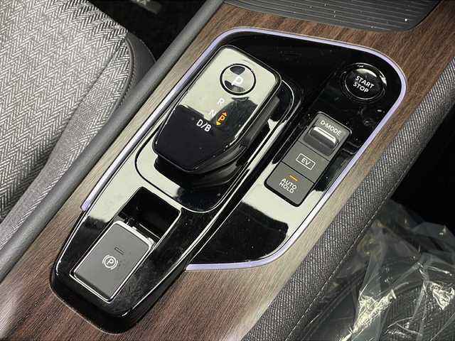 日産 オーラ G 栃木県 2021(令3)年 1.2万km 黒 純正ナビ/(CD/DVD/フルセグTV/Bluetooth/MSV/SD/USB)/全方位カメラ/360°セーフティーアシスト/・インテリジェントエマージェンシーブレーキ/・ふらつき警報/・標識検知機能/・アラウンドビューモニター/ビルトインETC/ハーフレザーシート/禁煙車/デジタルインナーミラー/オートライト/LEDヘッドライト/横滑り防止装置/フォグランプ/スマートキー/プッシュスタート/ステアリングスイッチ/革巻きステアリング/ウィンカーミラー/電動格納ミラー/純正17インチアルミホイール/純正フロアマット